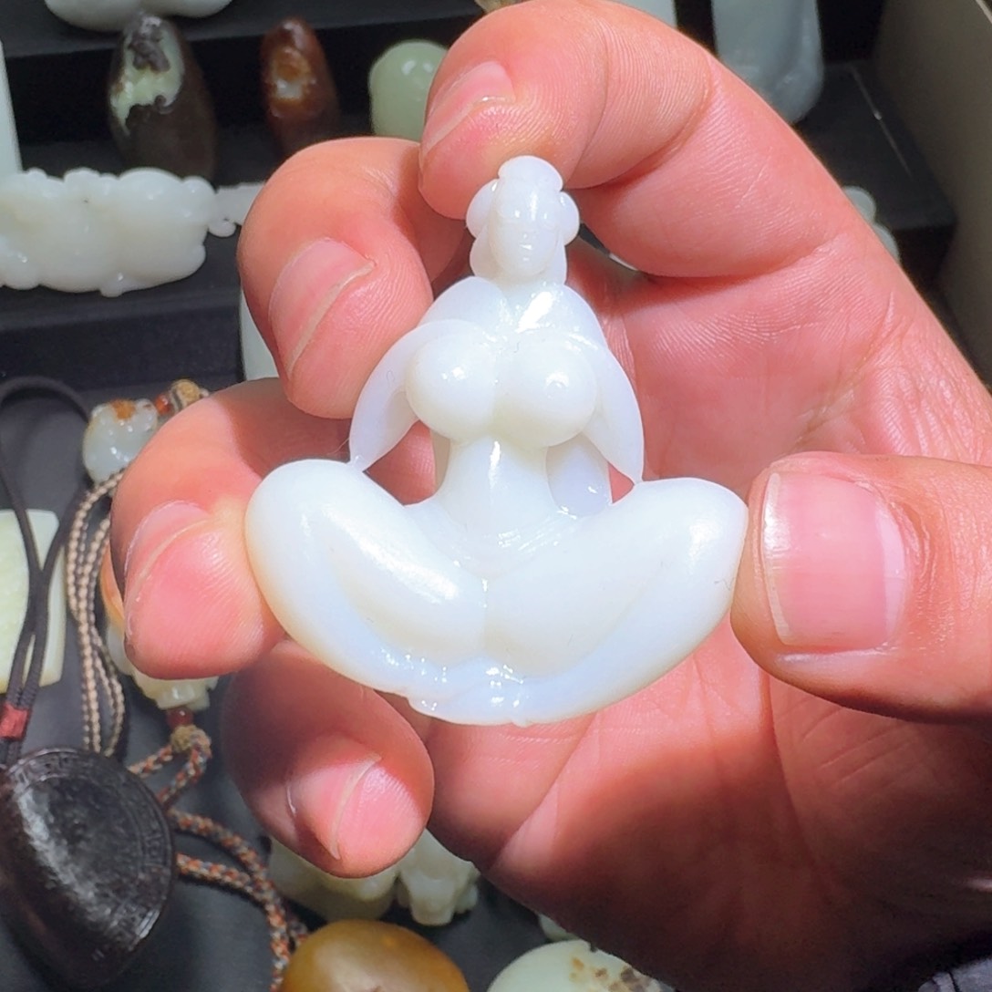 和田玉颈饰未镶嵌张*