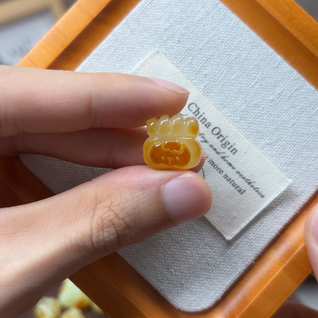 未镶嵌琥珀裸石小狗薯条