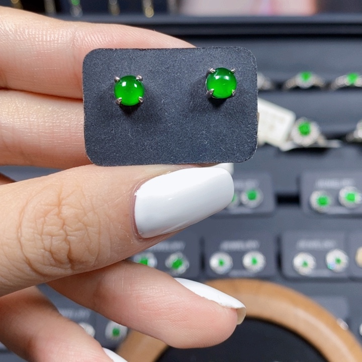 翡翠未镶嵌耳饰翡翠款式多人