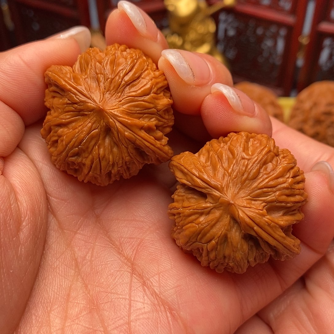 文玩核桃把件毕业红皮山地石子磨38全品