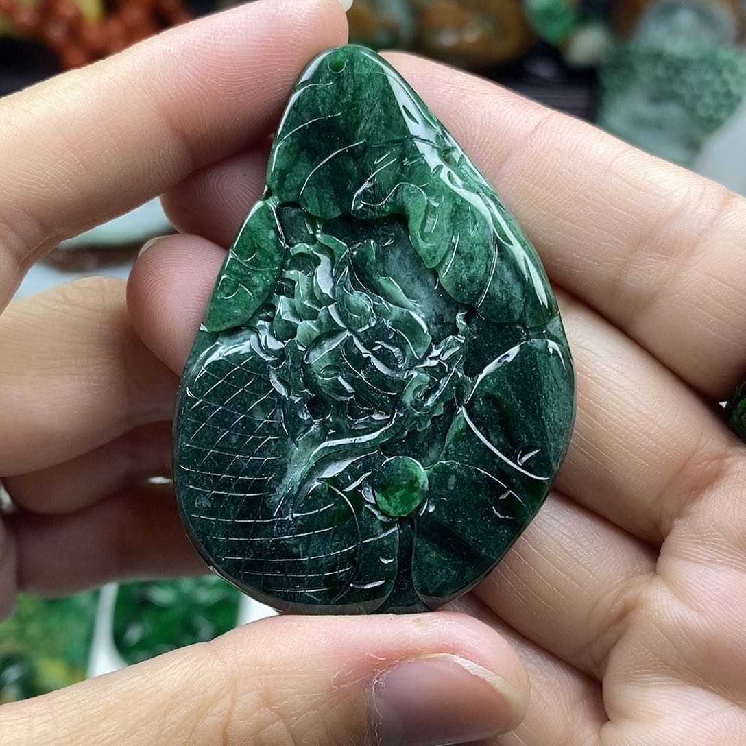 颈饰未镶嵌翡翠牌子