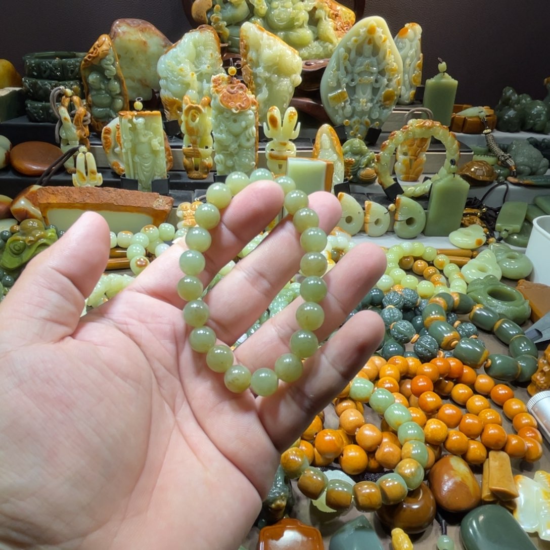 透闪石质玉未镶嵌珠宝奇石