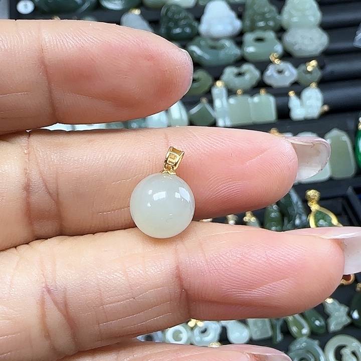 和田玉吊坠(不含链)18K金镶嵌