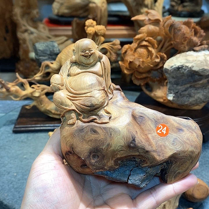 柏木（崖柏）抱石乐乐玉化