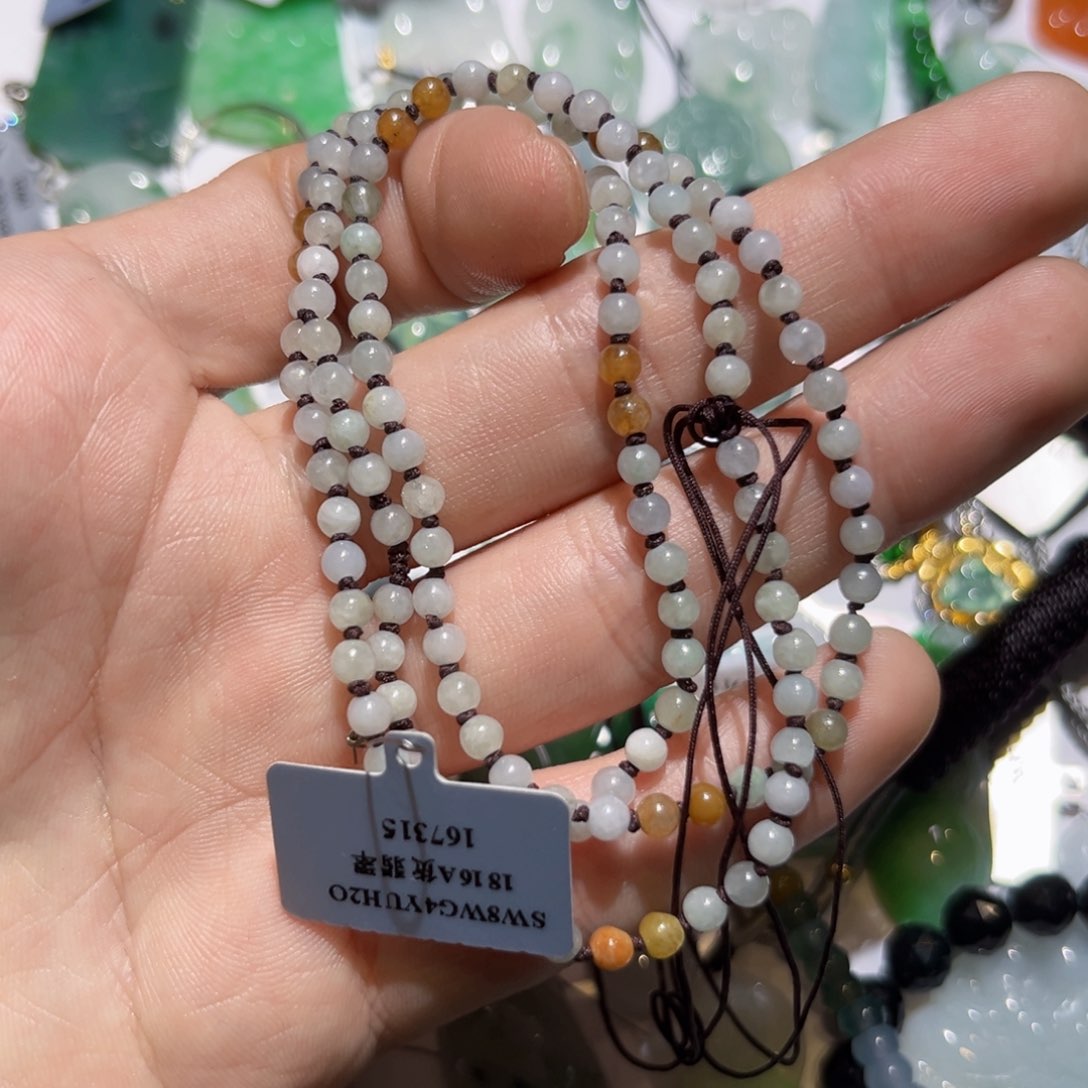 翡翠颈饰未镶嵌翡翠