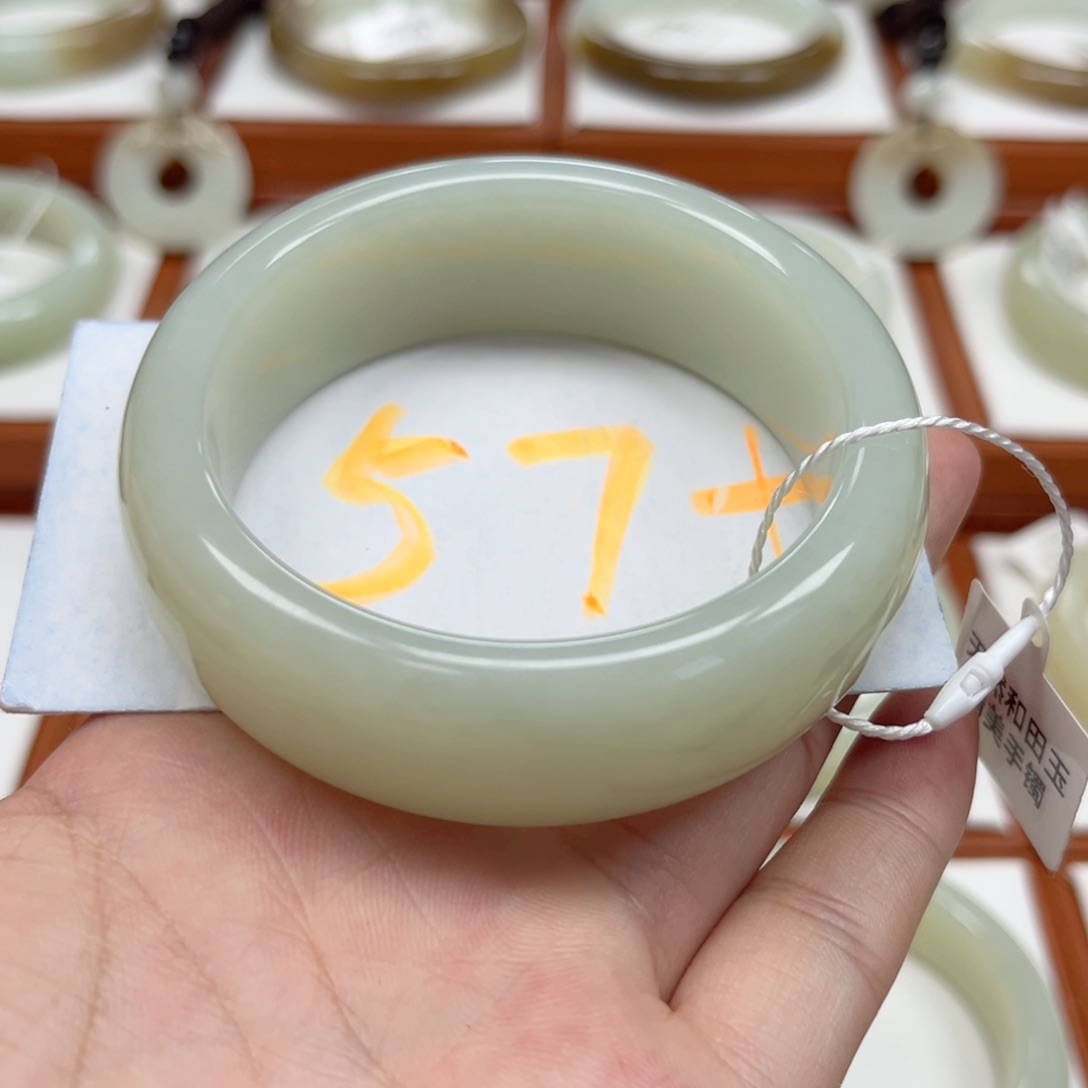 未镶嵌手镯和田玉