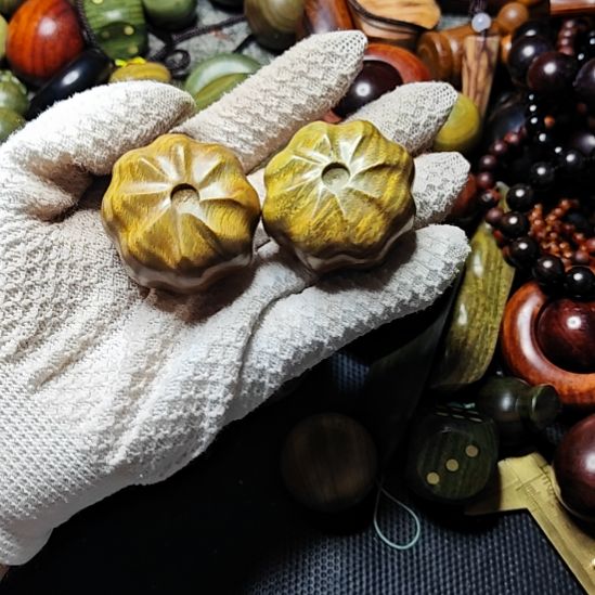 葫***仙香榧木微瑕一对绿檀