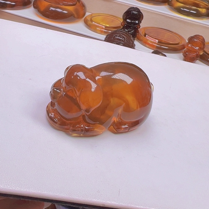 琥珀颈饰未镶嵌天然缅甸琥珀金猪送福37.8克