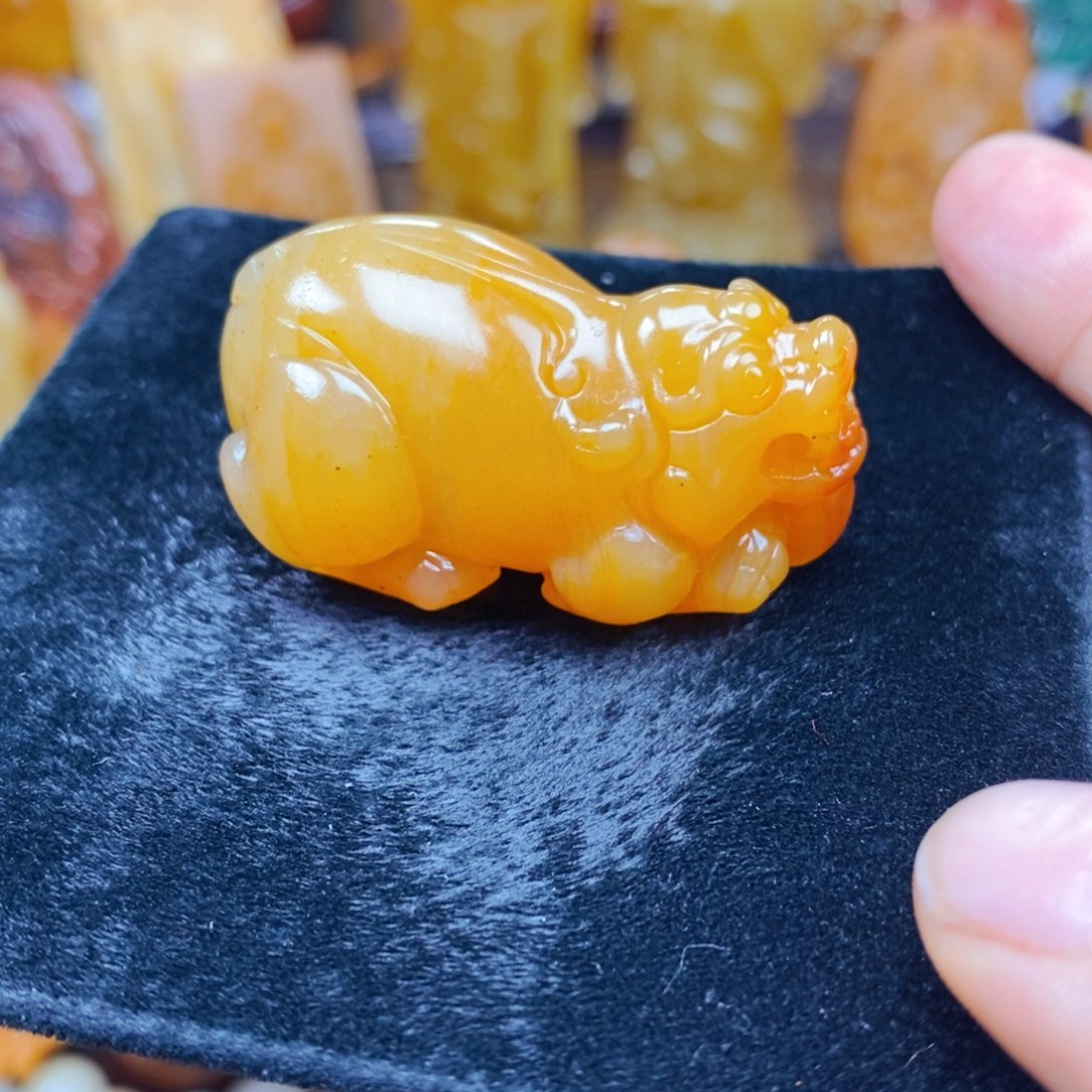 石英质玉（黄龙玉）未镶嵌颈饰