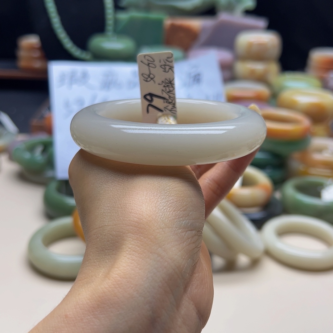 石英岩玉手镯未镶嵌