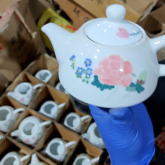 瓷片陶瓷盘子碗啥都有