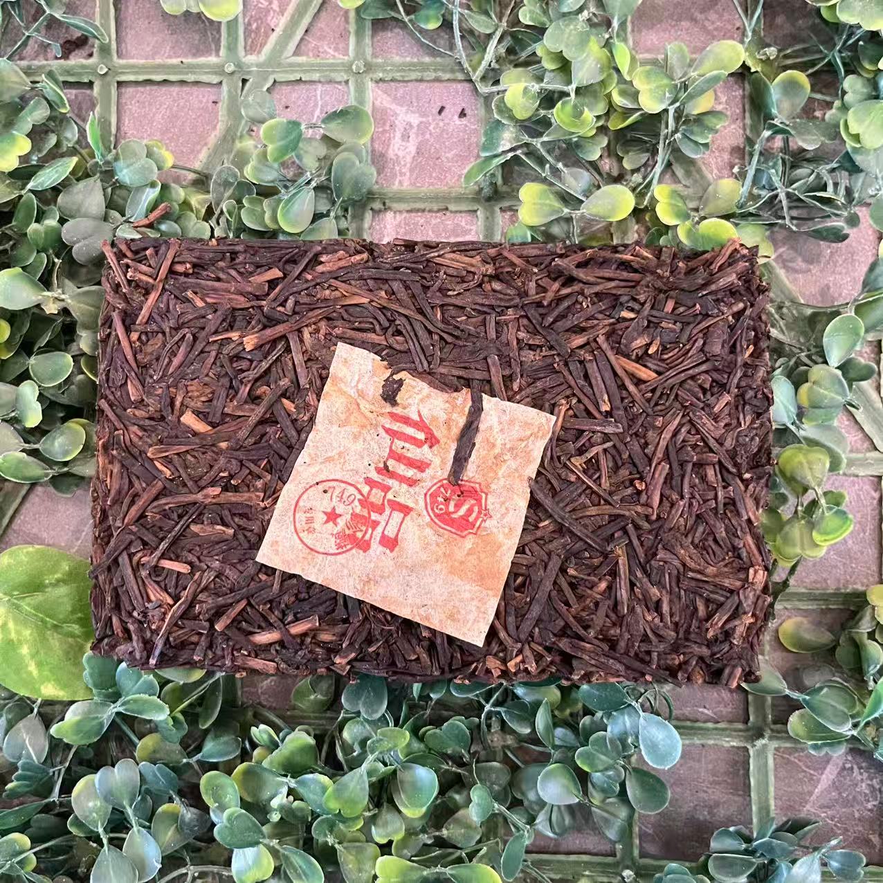 雨腾古茶  "遇Y封S 天H板"龙G砖Y王X草200g/砖 （12月19）