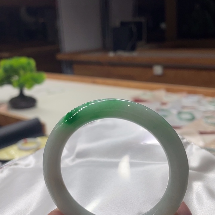 翡翠未镶嵌手镯手镯