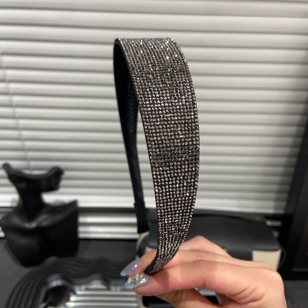 E4177 高级感轻奢bulinuling纯色水钻宽边头箍脸压碎发女发箍