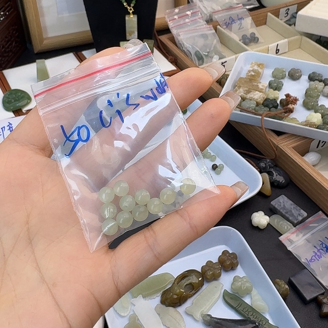 C***d和田玉未镶嵌珠宝半成品