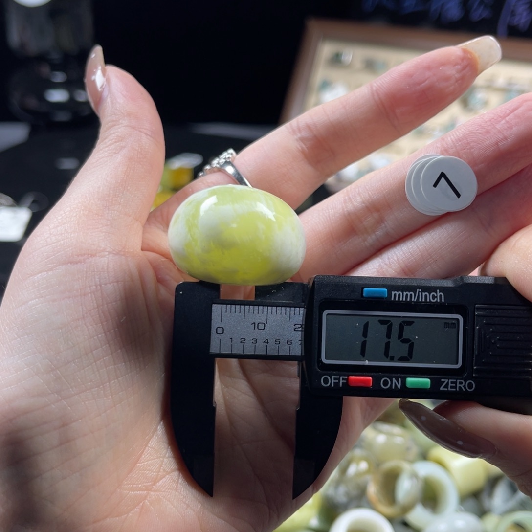 N***e蛇纹石玉未镶嵌戒指