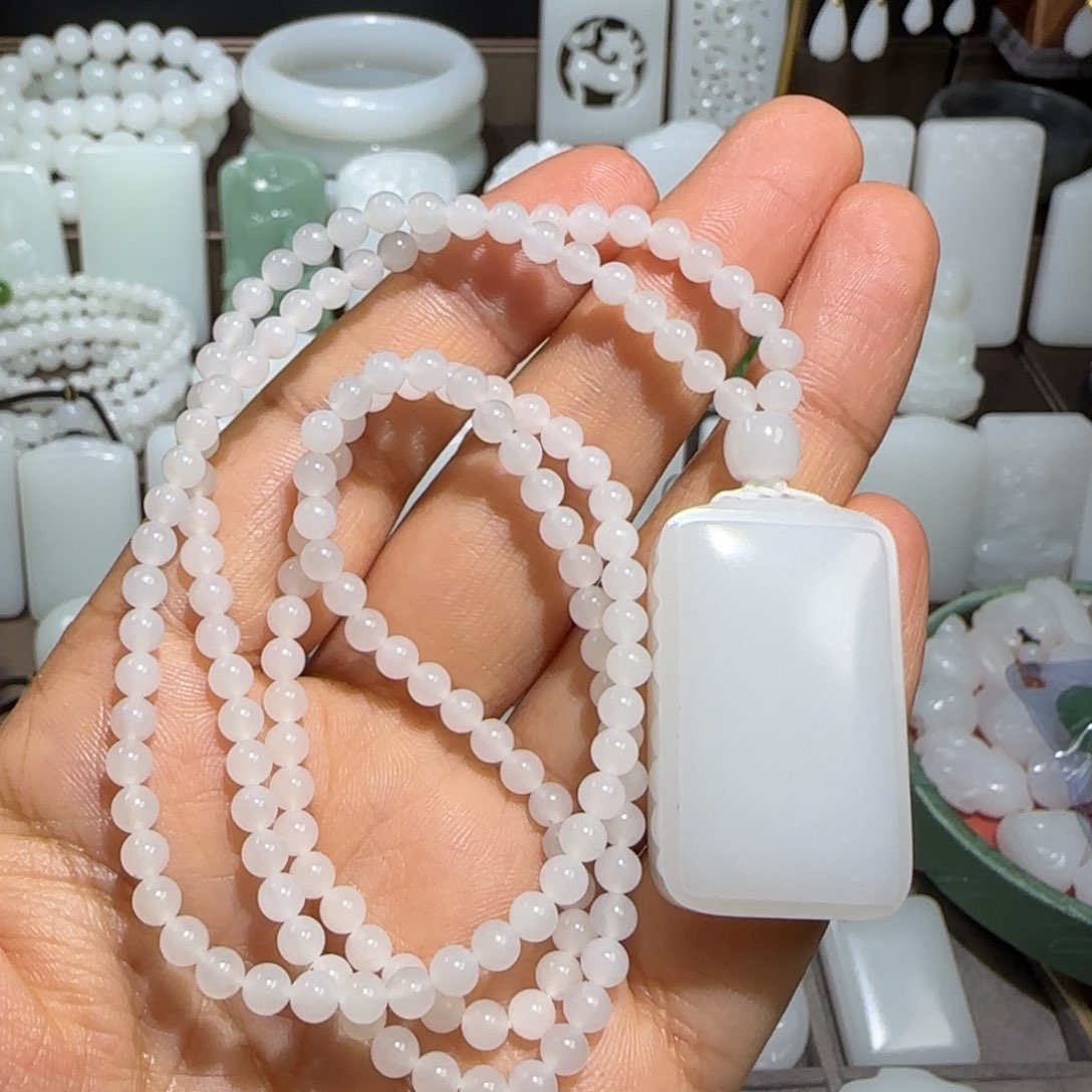 和田玉颈饰未镶嵌