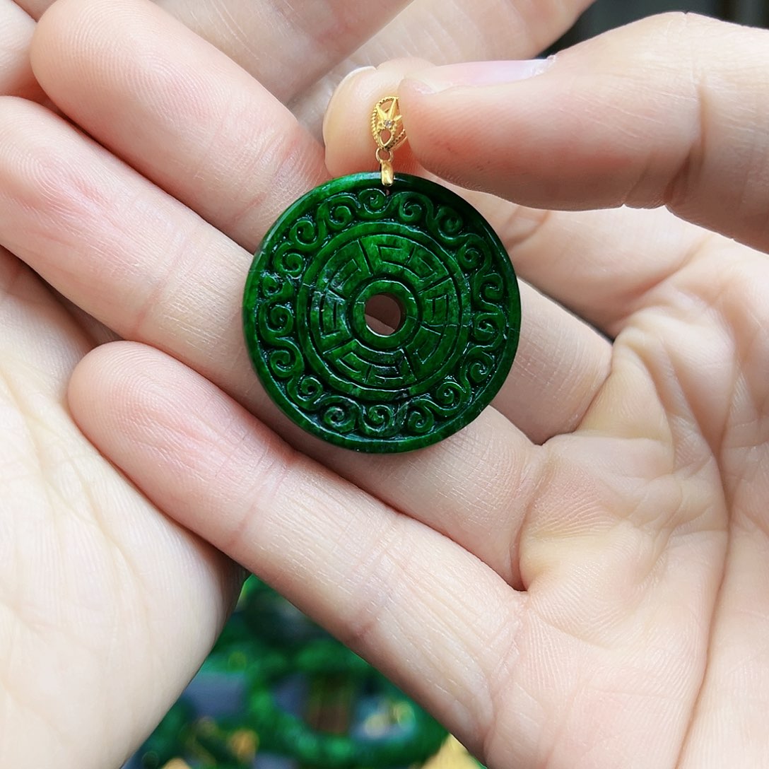 翡翠颈饰18K金镶嵌吊坠