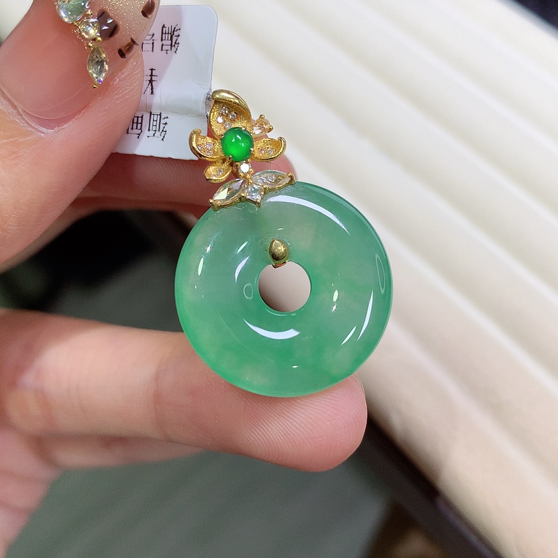 翡翠18K金镶嵌颈饰