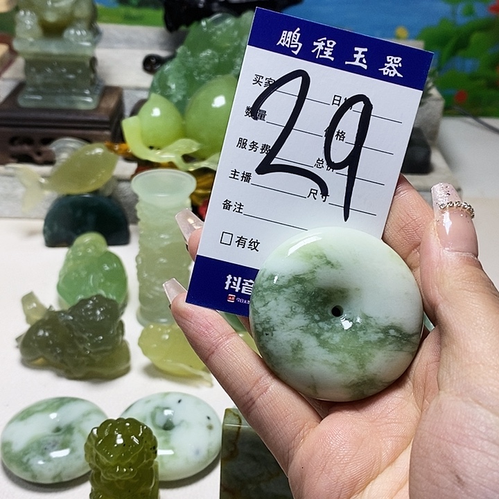 似***年蛇纹石玉未镶嵌挂件