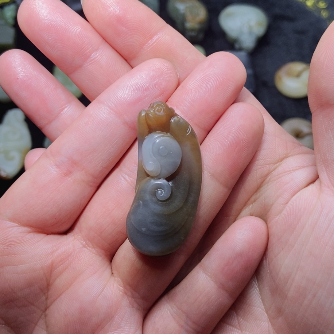 和田玉颈饰未镶嵌定制