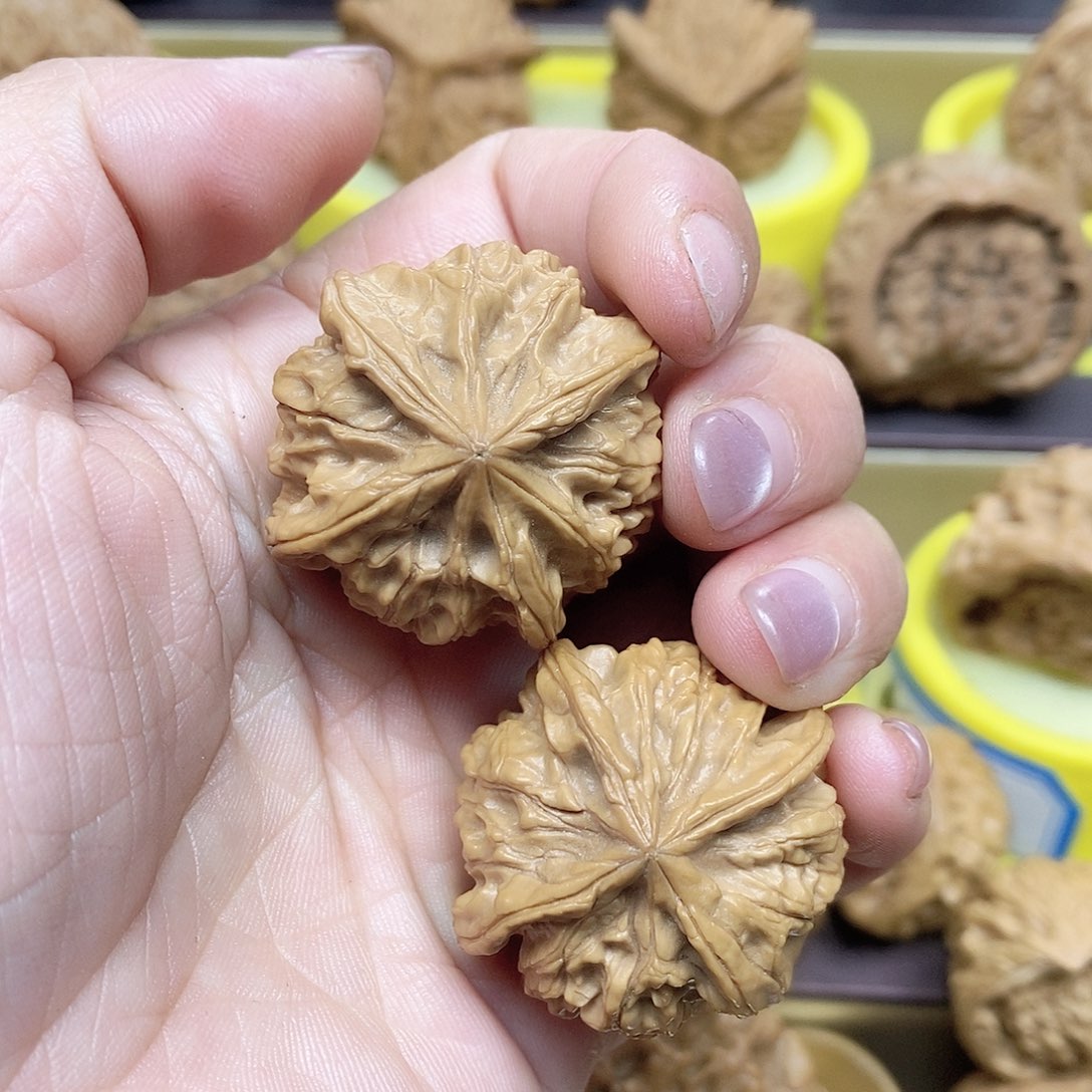 文玩核桃吊坠四棱