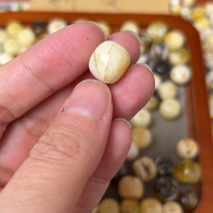 蜜蜡未镶嵌裸石12.3mm一个