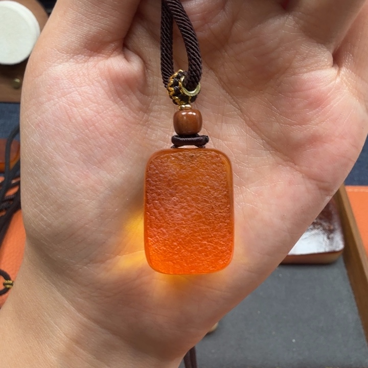 蜜蜡未镶嵌吊坠(赠链)