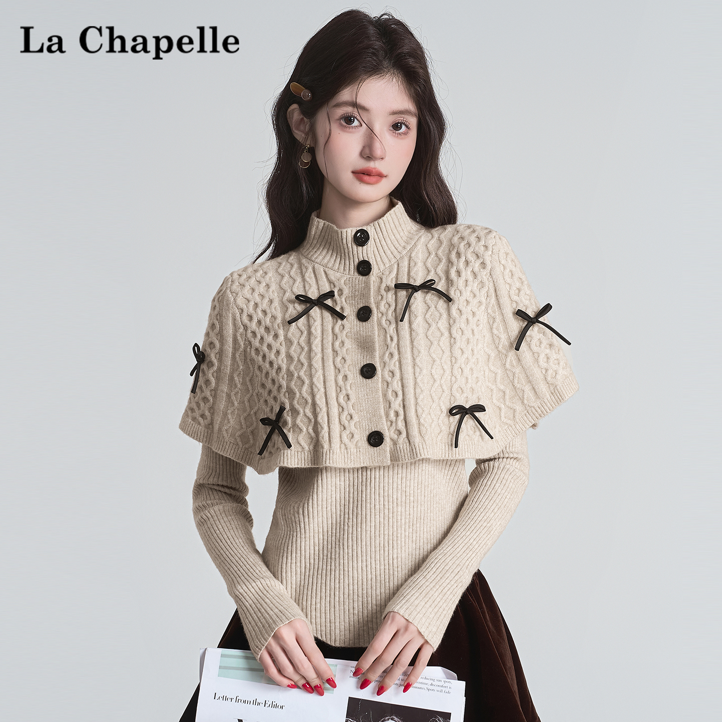 拉夏贝尔蝴蝶结针织衫叠穿披肩斗蓬上衣女冬季韩系燕麦色毛衣套装