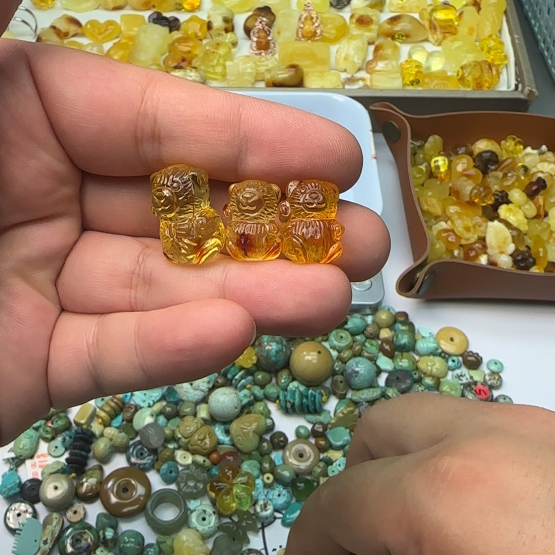 琥珀未镶嵌裸石5.7克