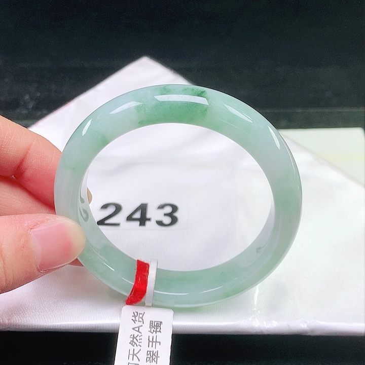 未镶嵌手镯翡翠243