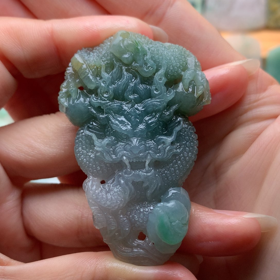 定制翡翠未镶嵌龙