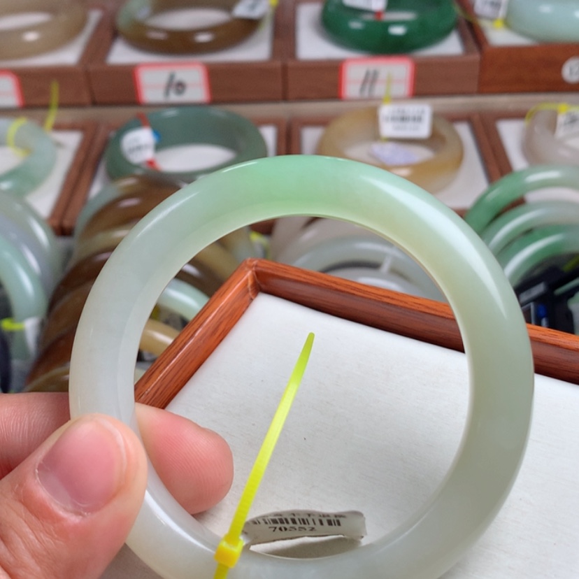 【闪购商品】和田玉手镯未镶嵌