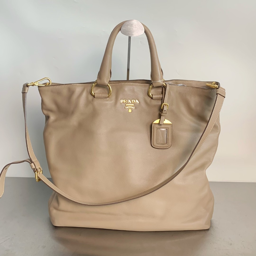 95新 Prada/普拉达 【98新】prada sac 牛皮手袋 8420