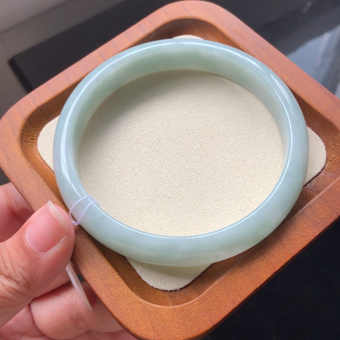 翡翠手镯未镶嵌32号66.6-12.2-7.2