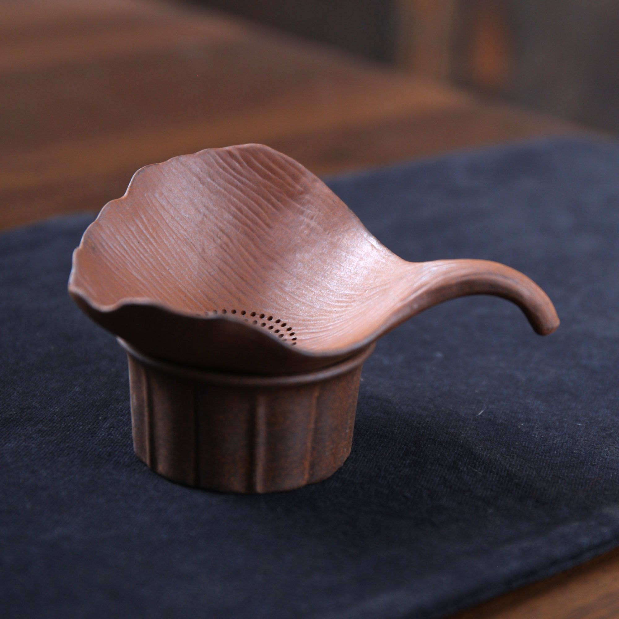 【正版川冶】杏叶茶漏套组.6727.老岩泥陶瓷主人杯套组.BL