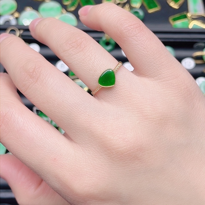 翡翠戒指18K金镶嵌天然翡翠