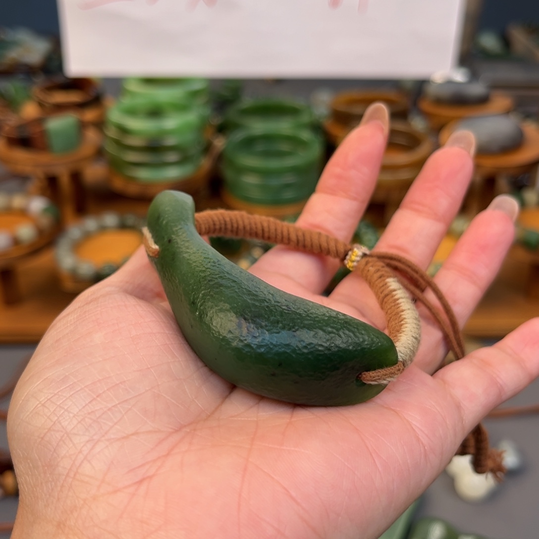 茉***陌和田玉（糖玉）未镶嵌颈饰