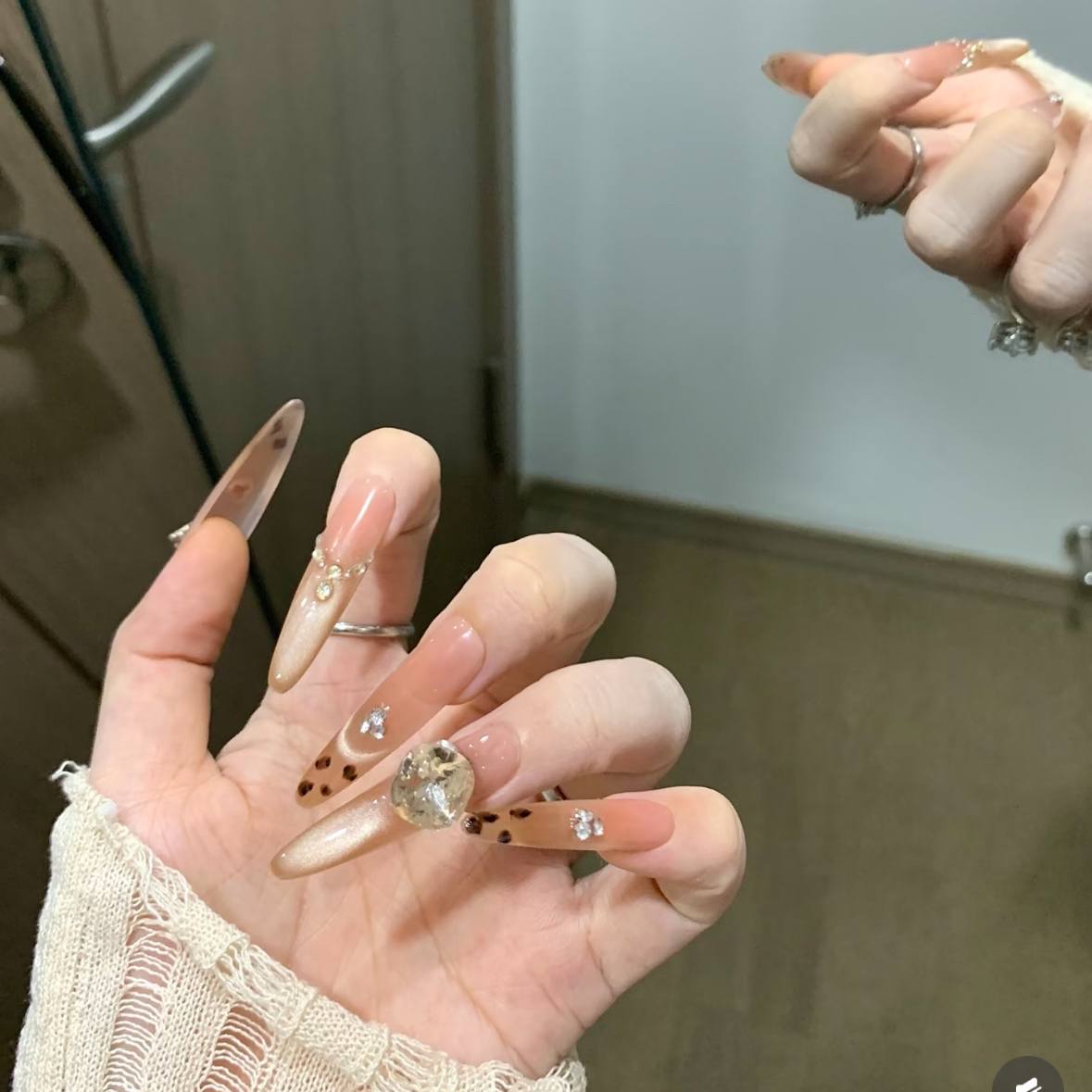 纯手工穿戴甲附近初秋新款焦糖豹纹原野焦糖高级显白手工穿戴甲