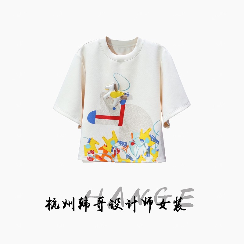 【韩哥女装】2025欧版《雨晨》奶油黄童趣印花高克重休闲短袖7825-D3