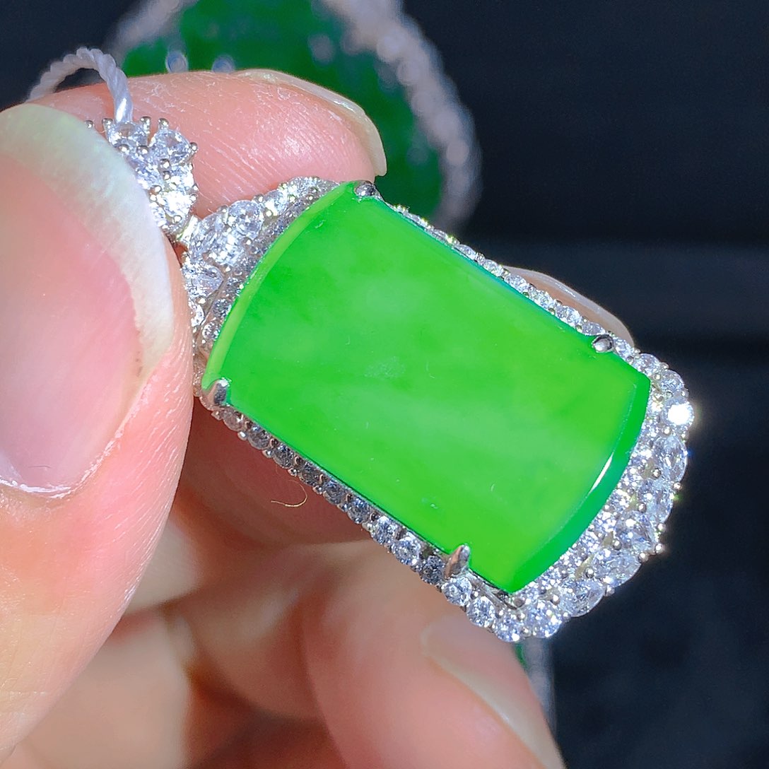 翡翠颈饰银S925镶嵌吊坠