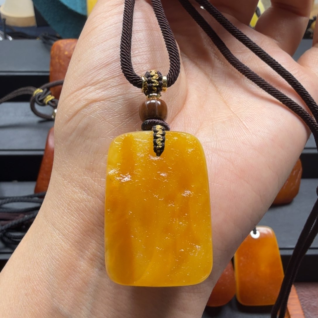 未镶嵌吊坠(赠链)琥珀