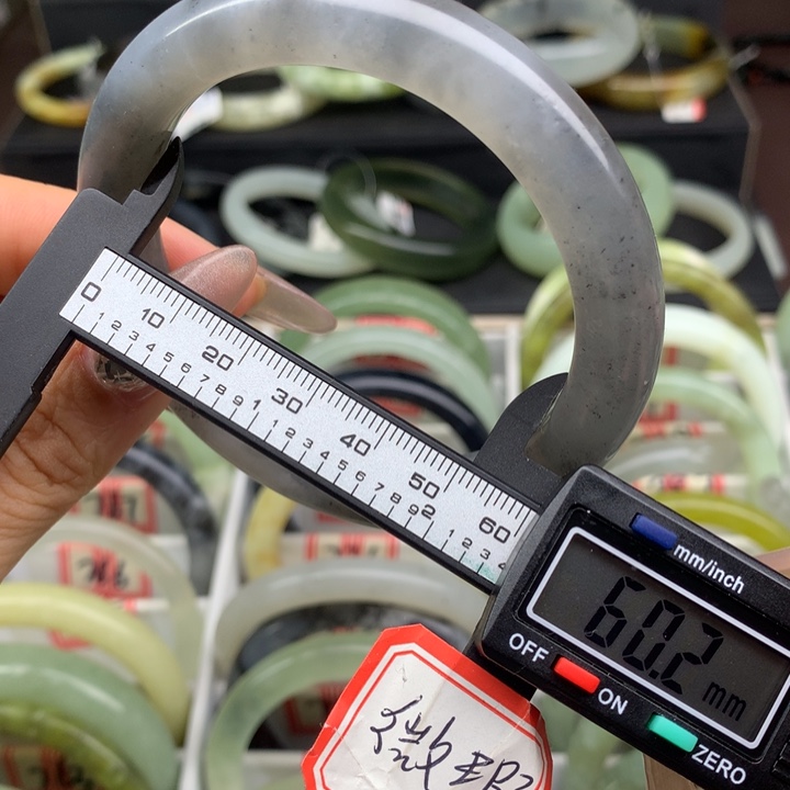 蛇纹石玉未镶嵌手镯780