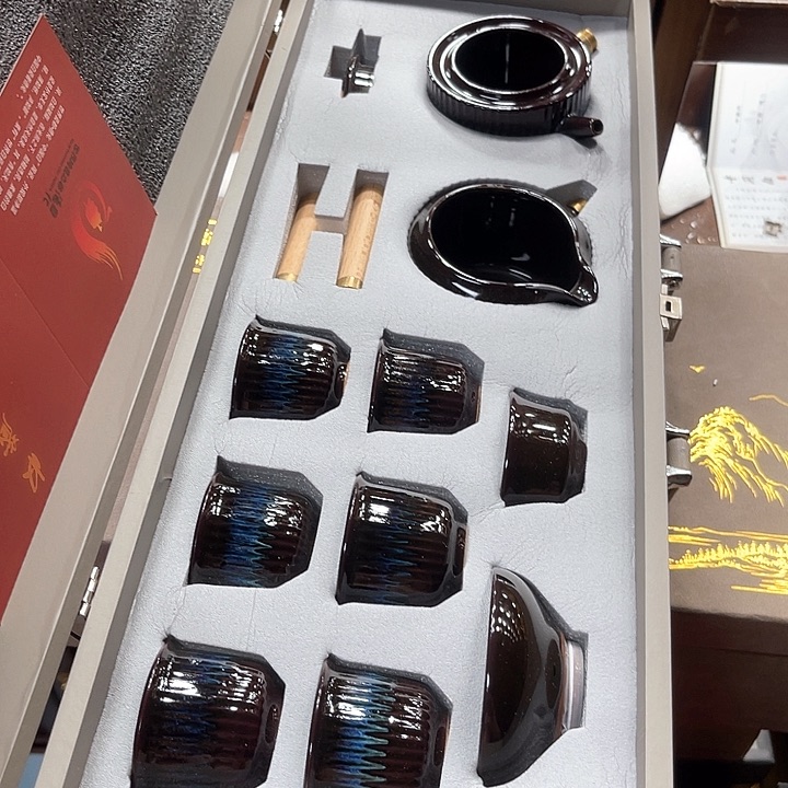 孤品茶具套装等。       