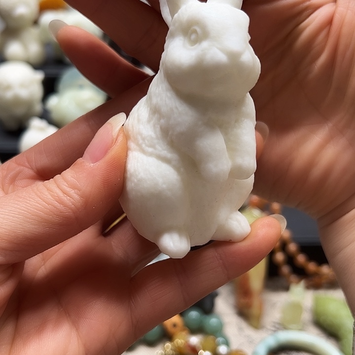 蛇纹石玉摆件未镶嵌土*