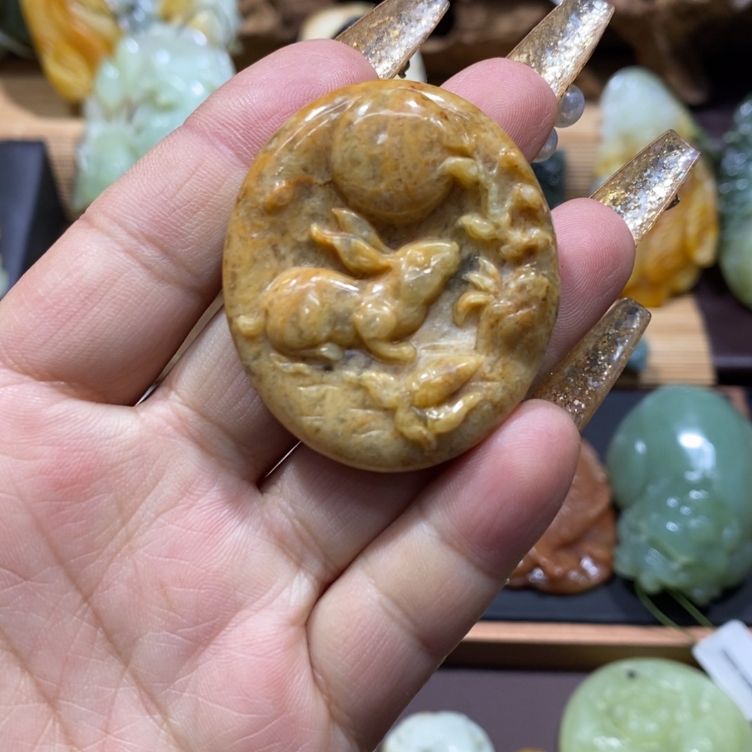 蛇纹石玉颈饰未镶嵌