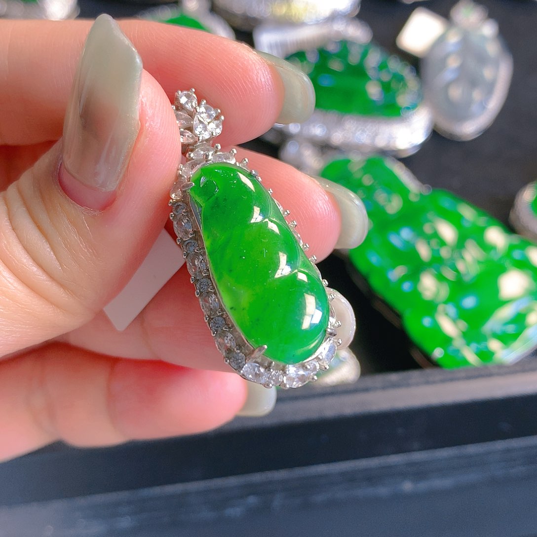 翡翠颈饰银S925镶嵌翡翠