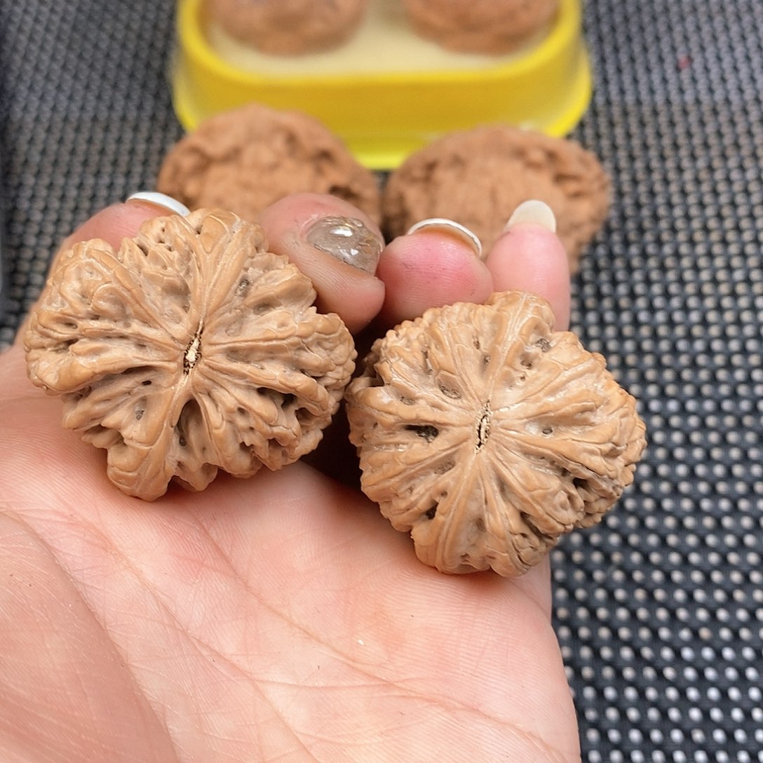 文玩核桃把件35尺暴雪