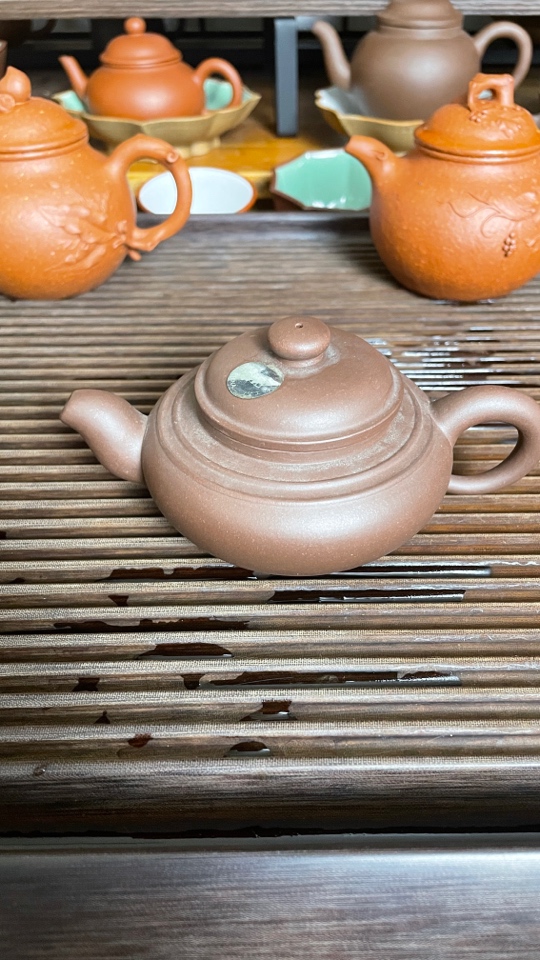 紫砂一厂镭射标期紫泥双线圆壶160cc