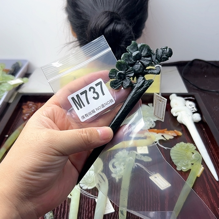 蛇纹石玉发饰合金琴**俗